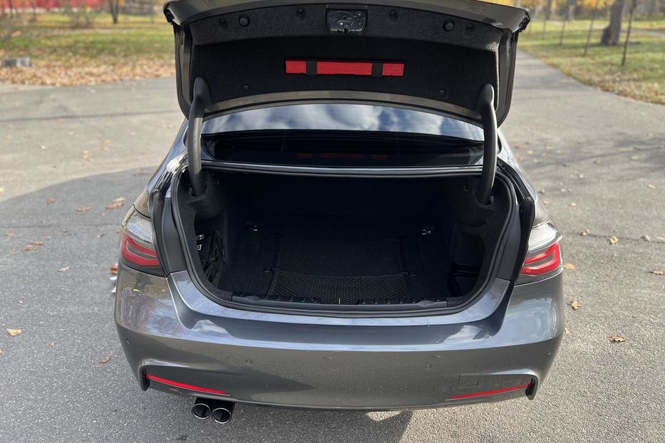 Продам BMW 320 F30 Lci 2017 года в Киеве