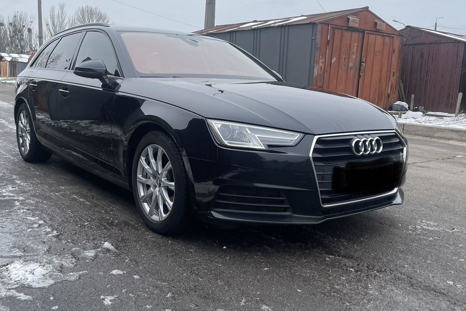 Продам Audi A4 2017 года в Киеве