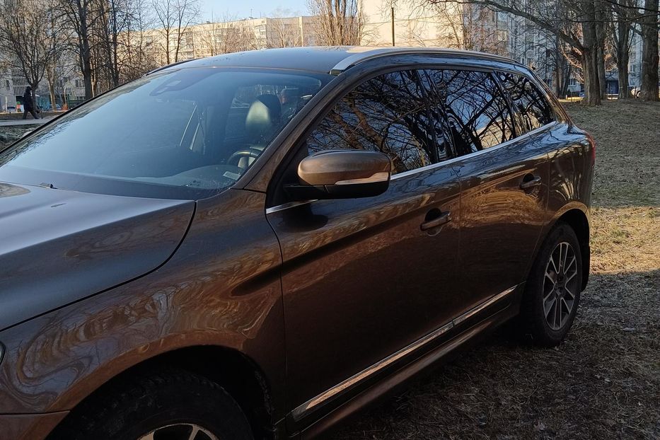 Продам Volvo XC60 2013 года в Харькове