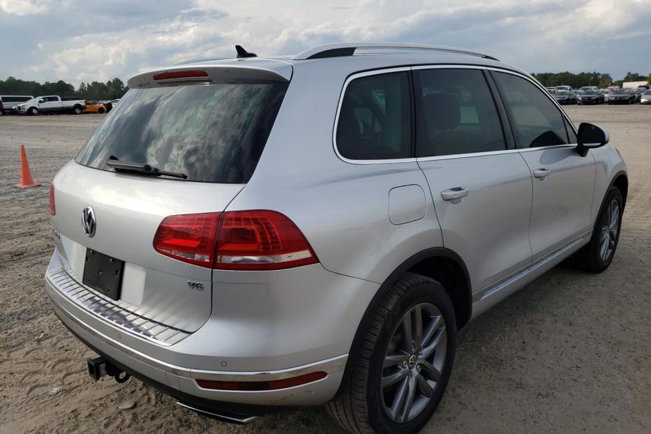 Продам Volkswagen Touareg Sport 2016 года в Киеве