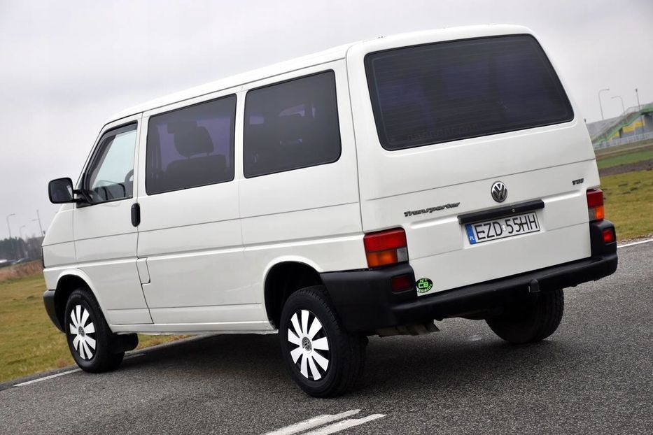 Продам Volkswagen T5 (Transporter) пасс. TDI 1999 года в Киеве