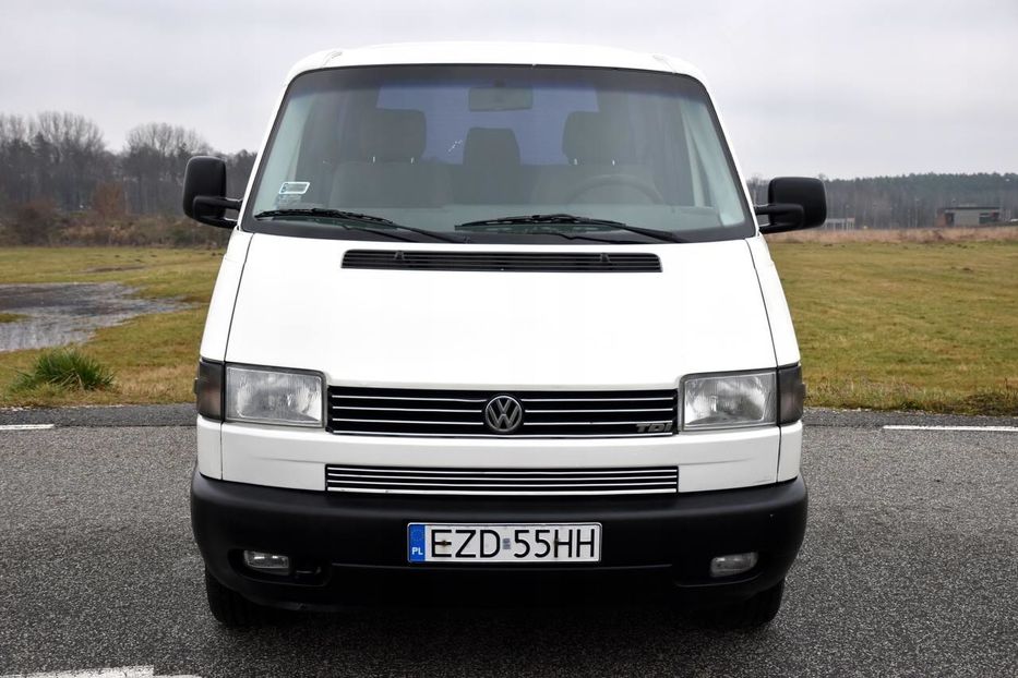 Продам Volkswagen T5 (Transporter) пасс. TDI 1999 года в Киеве