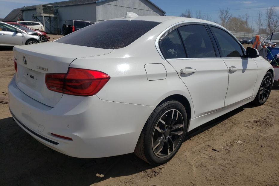 Продам BMW 330 XI 2017 года в Киеве