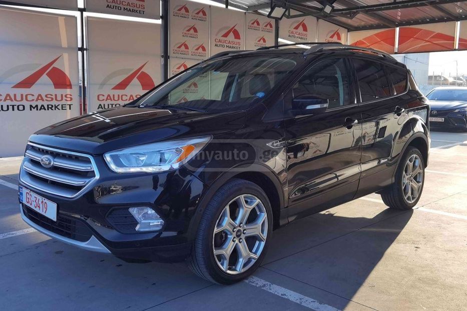 Продам Ford Escape TITANIUM 2017 года в Киеве