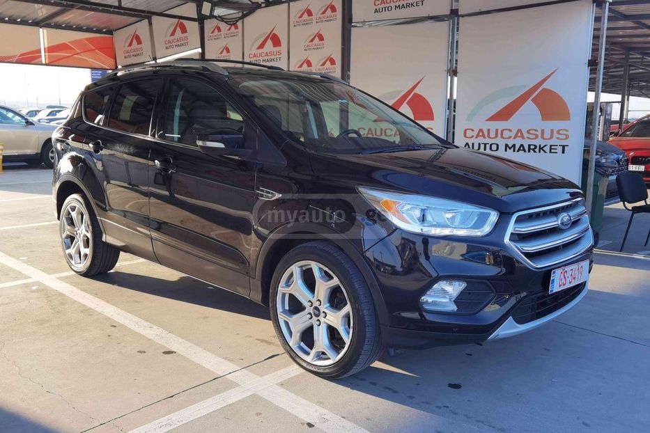 Продам Ford Escape TITANIUM 2017 года в Киеве