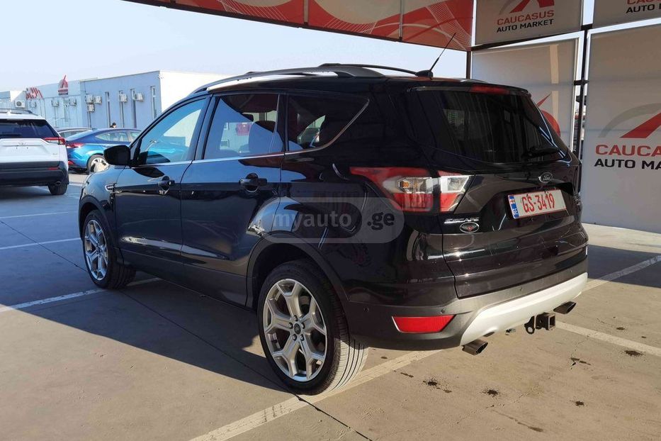 Продам Ford Escape TITANIUM 2017 года в Киеве