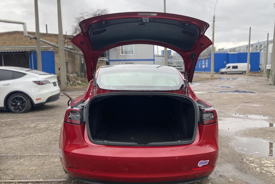 Продам Tesla Model 3 2018 года в Киеве