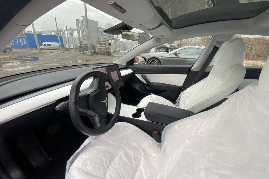 Продам Tesla Model 3 2018 года в Киеве