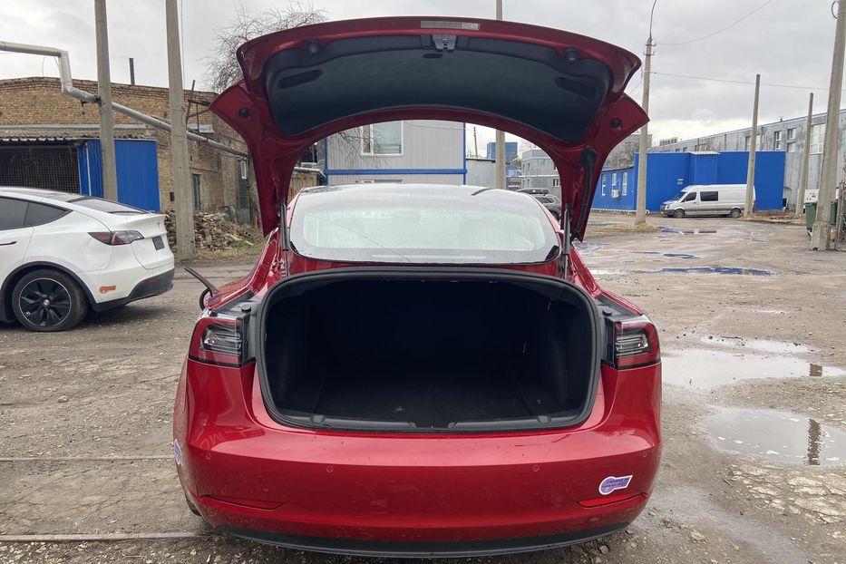 Продам Tesla Model 3 2018 года в Киеве