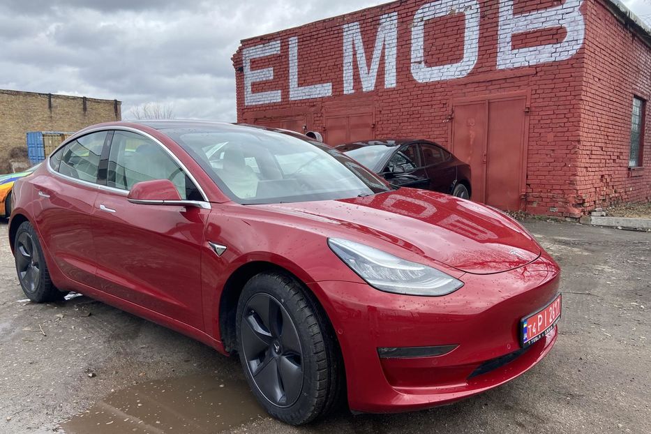 Продам Tesla Model 3 2018 года в Киеве