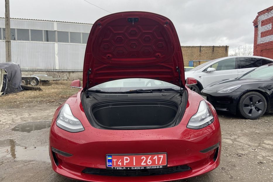 Продам Tesla Model 3 2018 года в Киеве