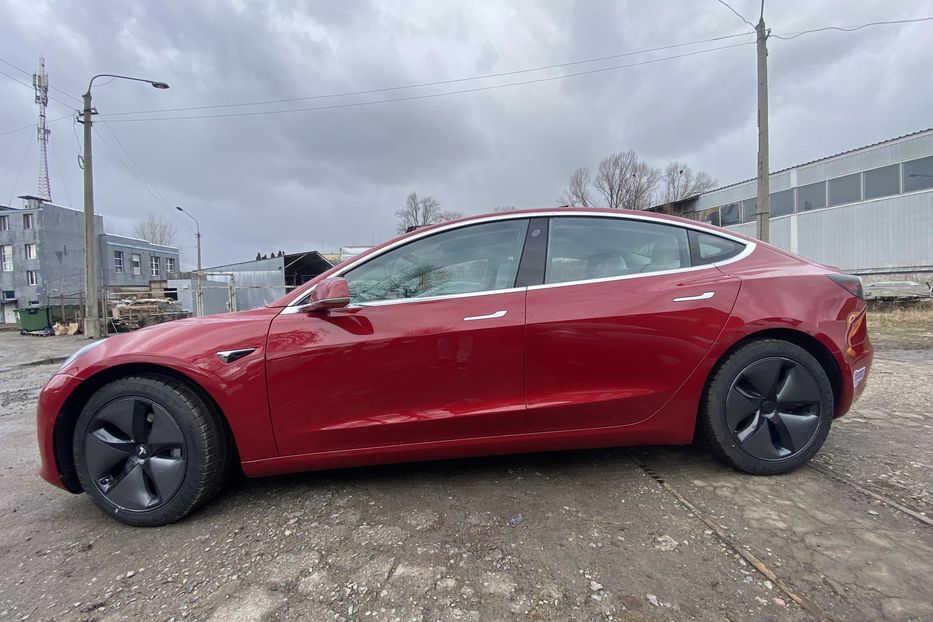 Продам Tesla Model 3 2018 года в Киеве