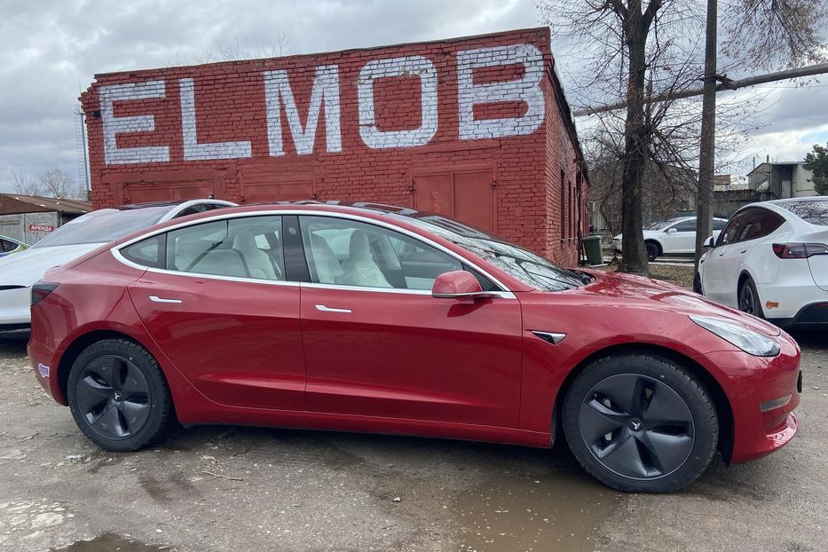 Продам Tesla Model 3 2018 года в Киеве