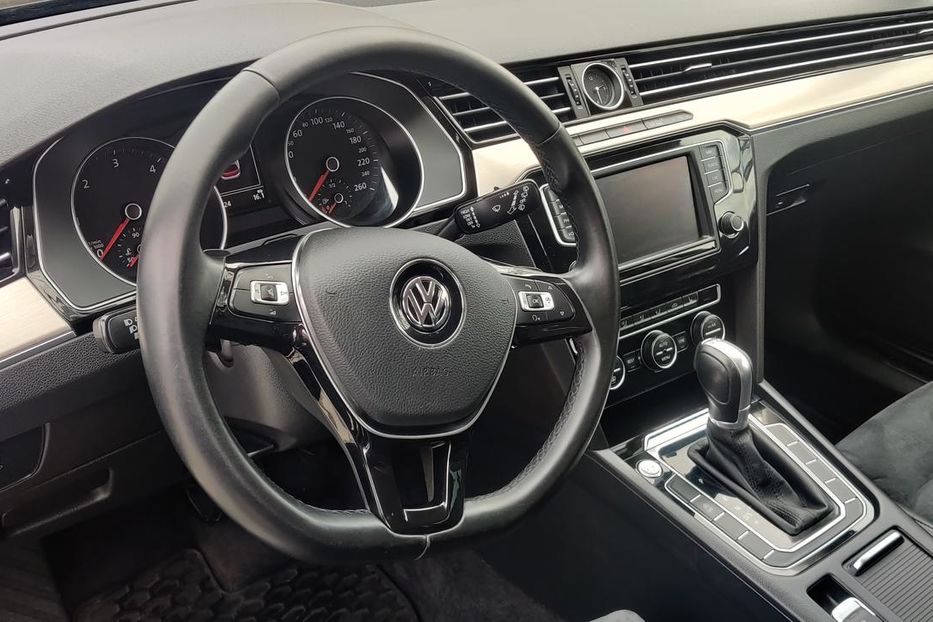 Продам Volkswagen Passat B8 Highline 2015 года в Киеве