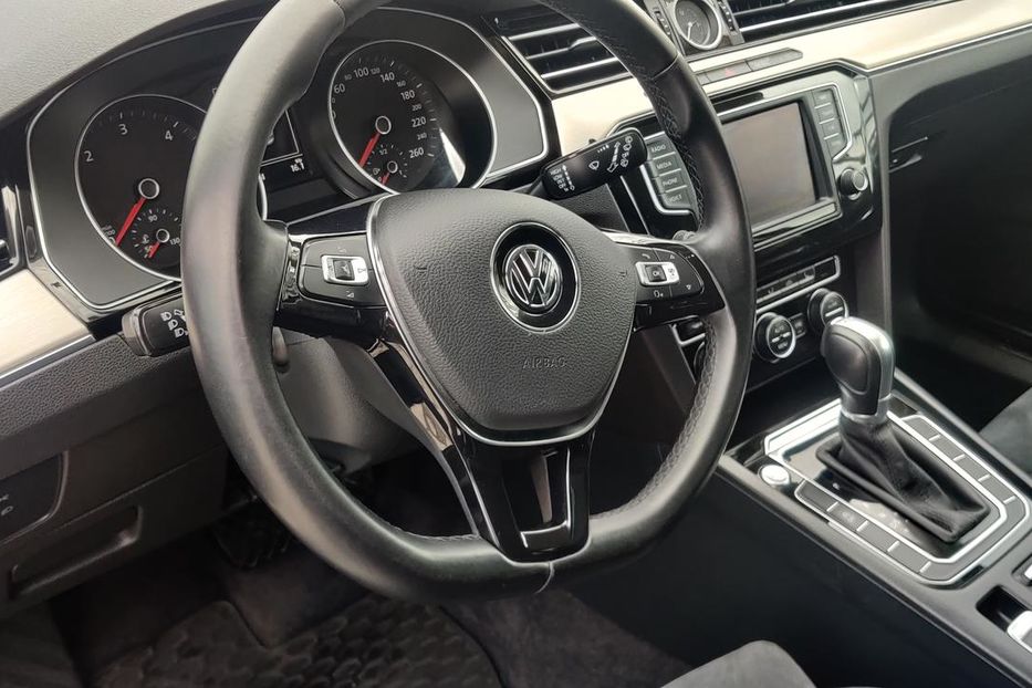 Продам Volkswagen Passat B8 Highline 2015 года в Киеве