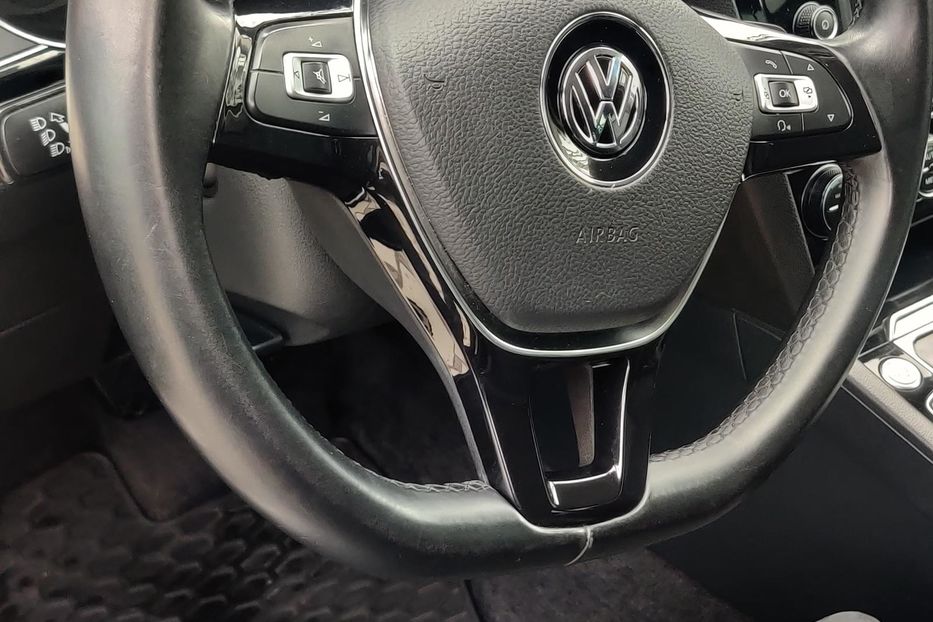 Продам Volkswagen Passat B8 Highline 2015 года в Киеве