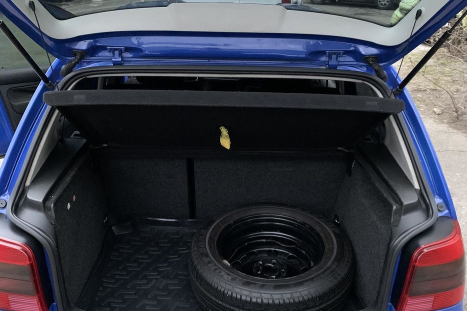 Продам Volkswagen Golf IV MPI 2.0 (115 л.с.), MT 2000 года в Киеве