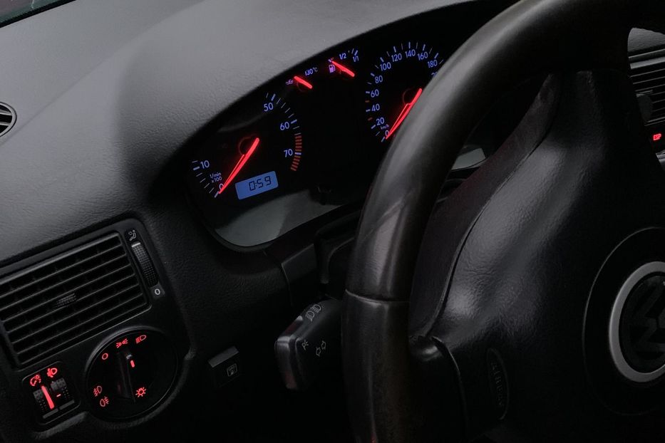 Продам Volkswagen Golf IV MPI 2.0 (115 л.с.), MT 2000 года в Киеве
