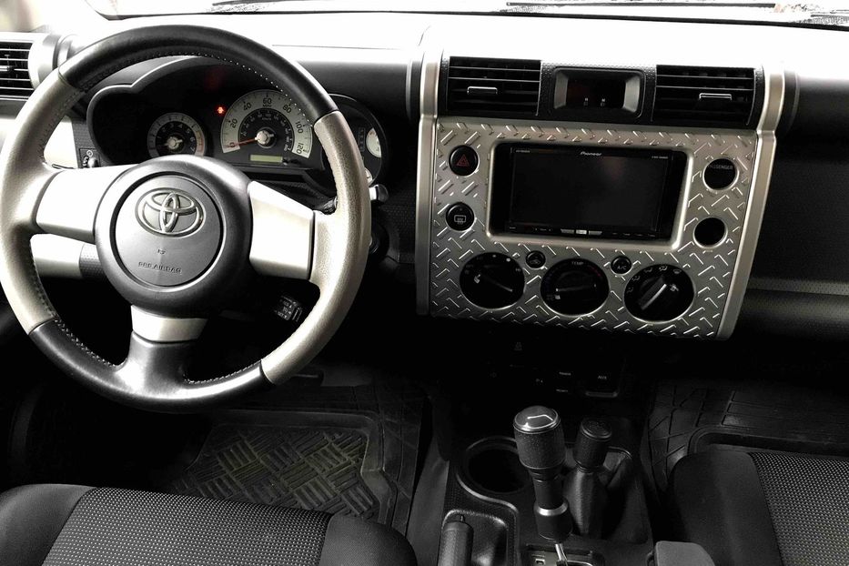 Продам Toyota FJ Cruiser 2008 года в Киеве