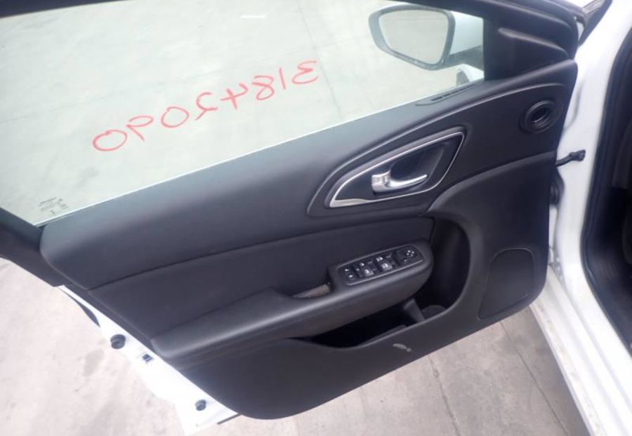 Продам Chrysler 200 2015 года в Киеве