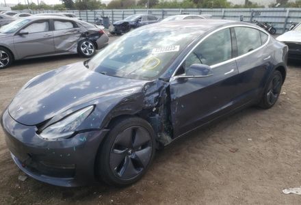 Продам Tesla Model 3 2018 года в Луцке
