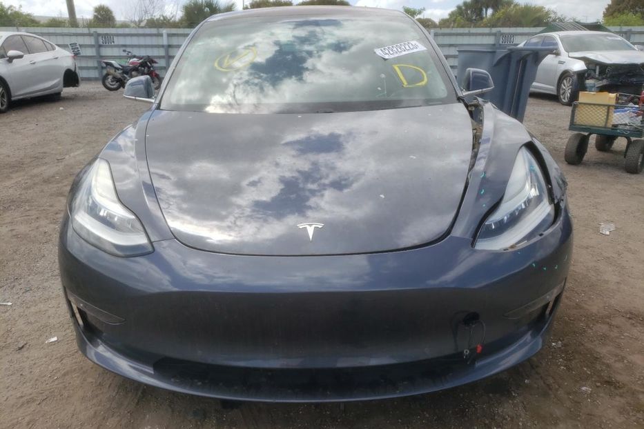 Продам Tesla Model 3 2018 года в Луцке