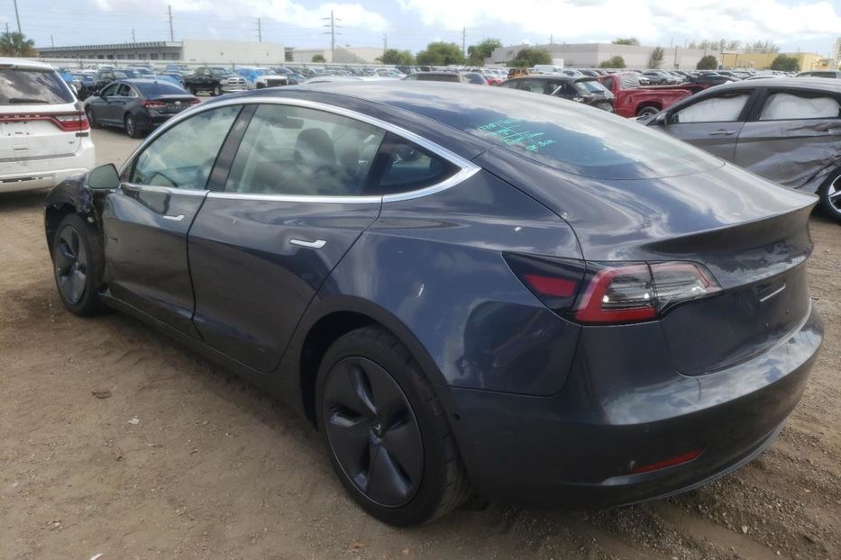 Продам Tesla Model 3 2018 года в Луцке