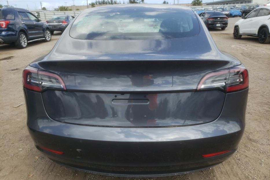 Продам Tesla Model 3 2018 года в Луцке