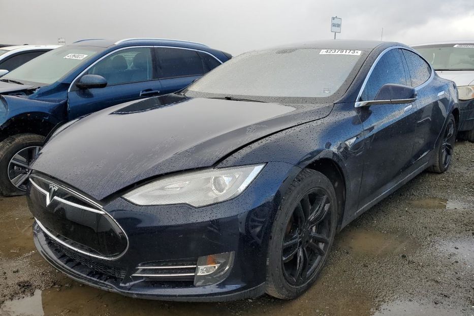 Продам Tesla Model S 2013 года в Киеве