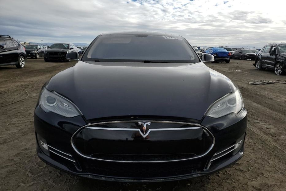 Продам Tesla Model S 2013 года в Киеве