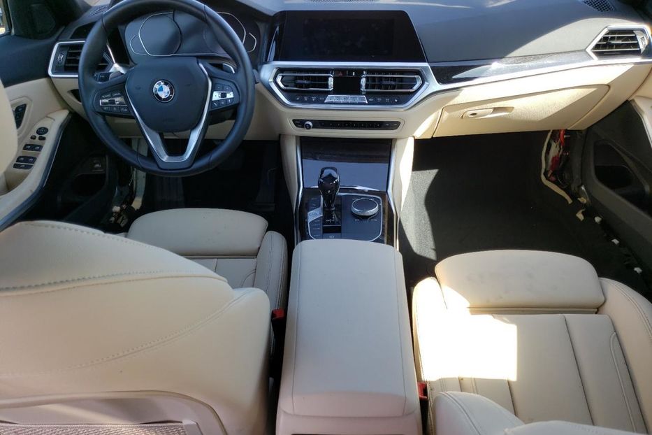 Продам BMW 330 i 2022 года в Киеве