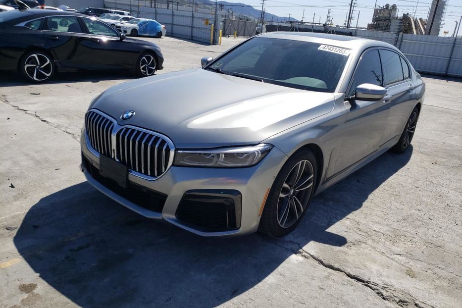 Продам BMW 740 i 2020 года в Киеве