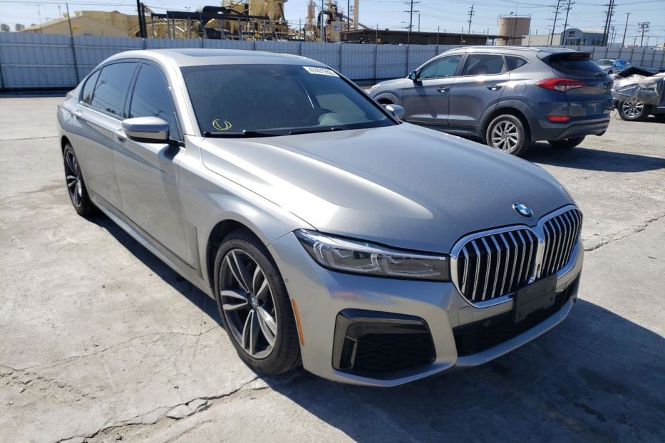 Продам BMW 740 i 2020 года в Киеве