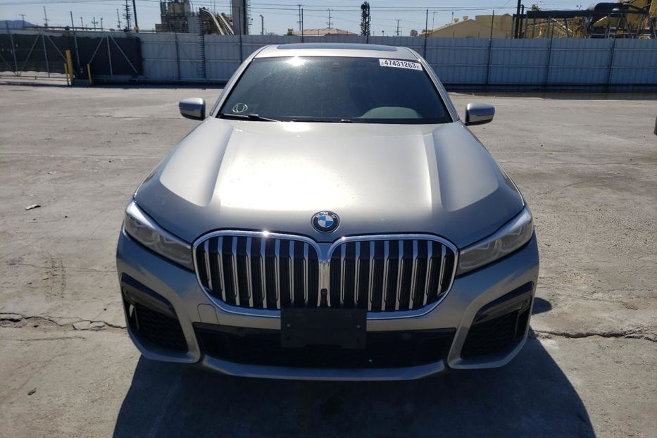 Продам BMW 740 i 2020 года в Киеве