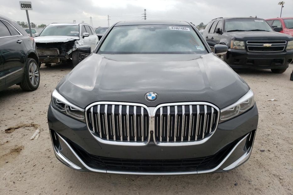 Продам BMW 740 i 2022 года в Киеве