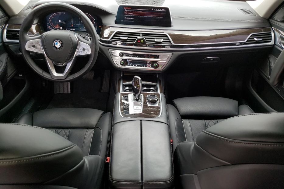 Продам BMW 740 i 2022 года в Киеве