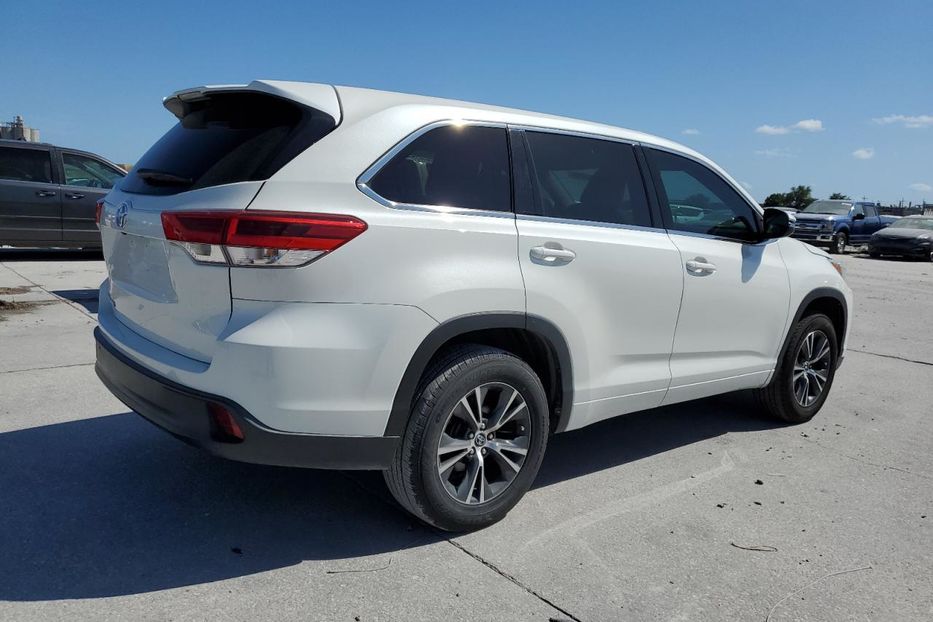 Продам Toyota Highlander LE 2018 года в Киеве