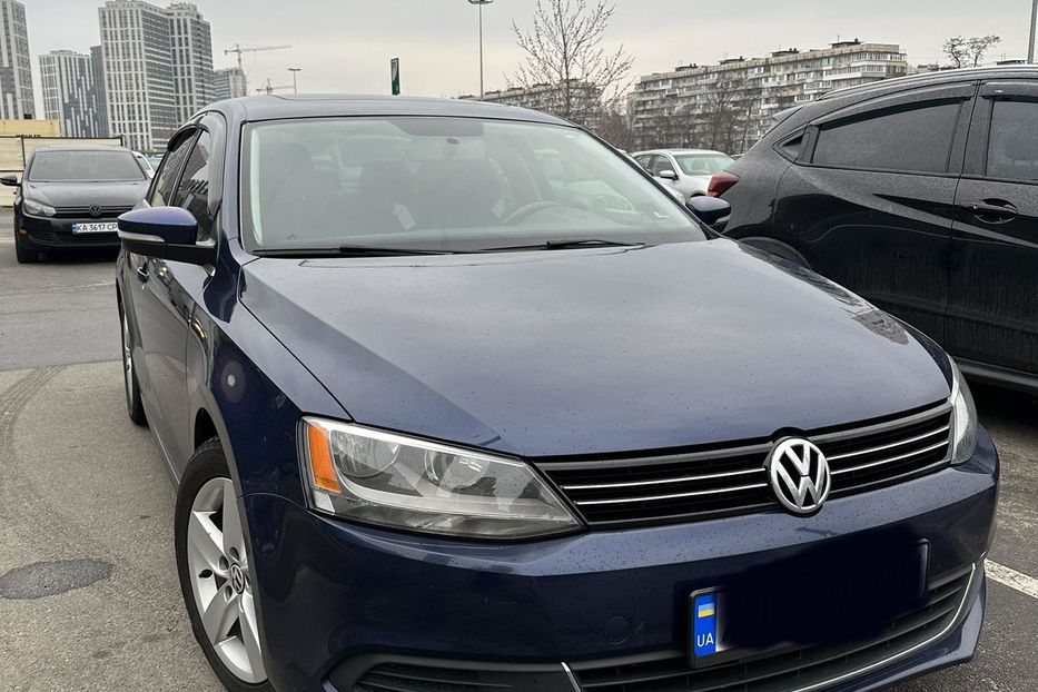 Продам Volkswagen Jetta 2013 года в Киеве