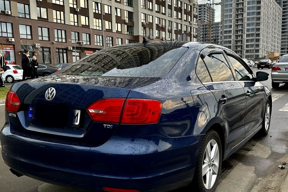 Продам Volkswagen Jetta 2013 года в Киеве