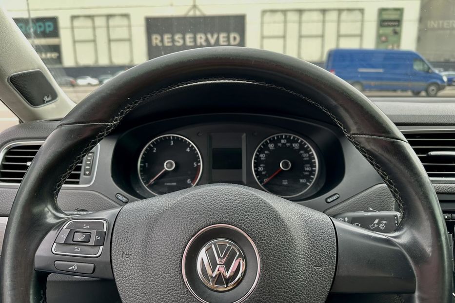 Продам Volkswagen Jetta 2013 года в Киеве