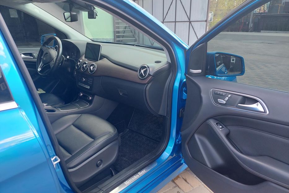 Продам Mercedes-Benz Mercedes Mercedes-Benz B-Class B250E 2014 года в Киеве