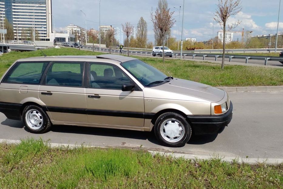 Продам Volkswagen Passat B3 Универсал 1990 года в Киеве