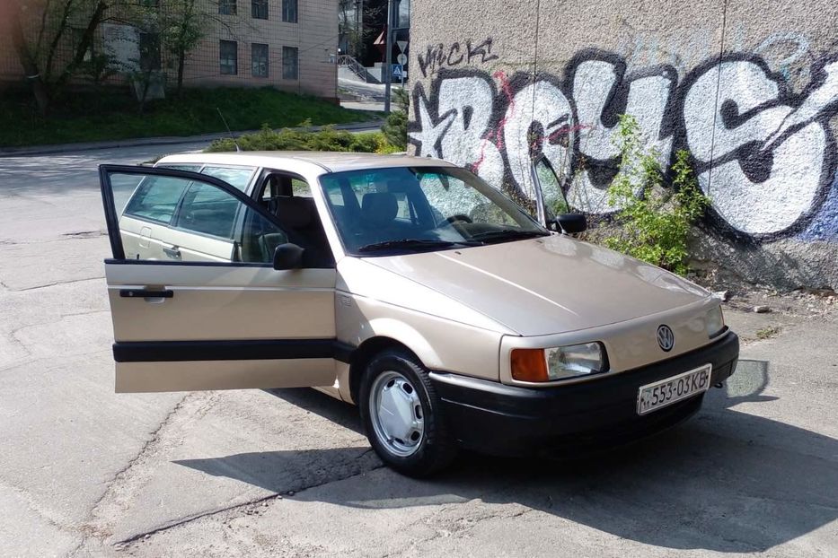 Продам Volkswagen Passat B3 Универсал 1990 года в Киеве