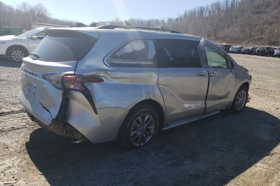 Продам Toyota Sienna XLE 2023 года в Киеве