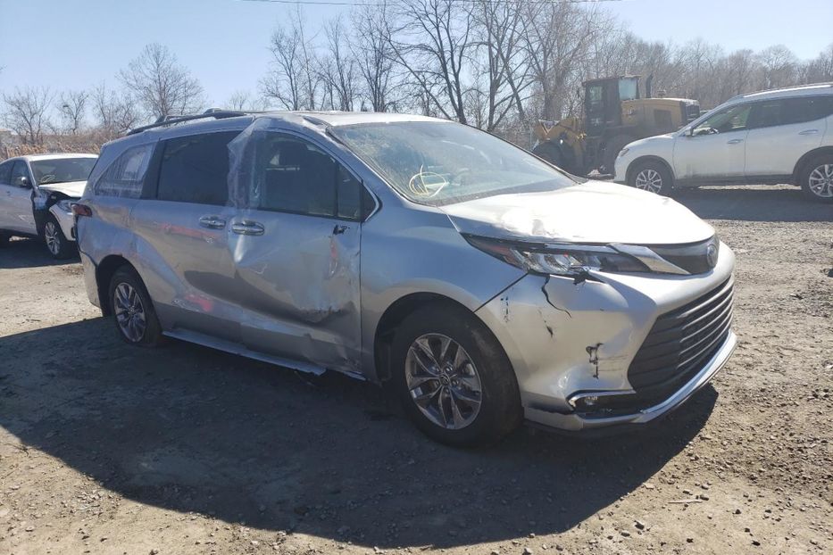 Продам Toyota Sienna XLE 2023 года в Киеве