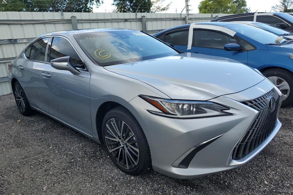 Продам Lexus ES 350 Base 2023 года в Киеве