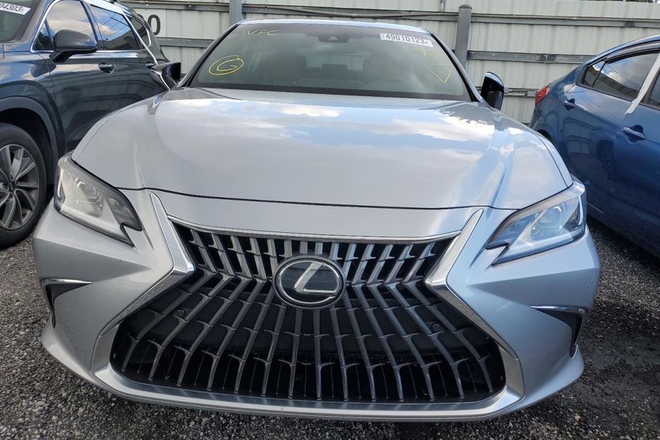 Продам Lexus ES 350 Base 2023 года в Киеве