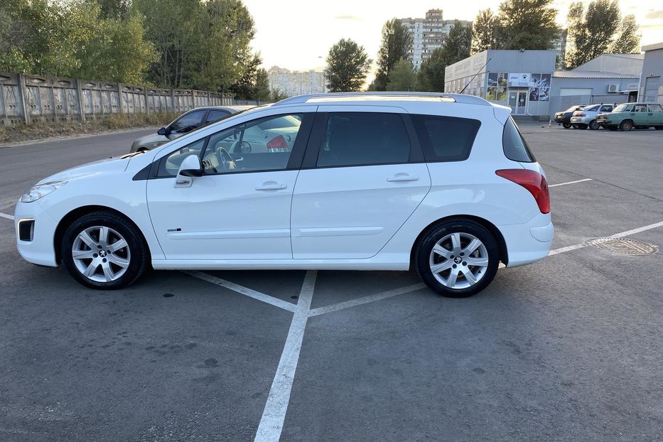 Продам Peugeot 308 2014 года в Киеве