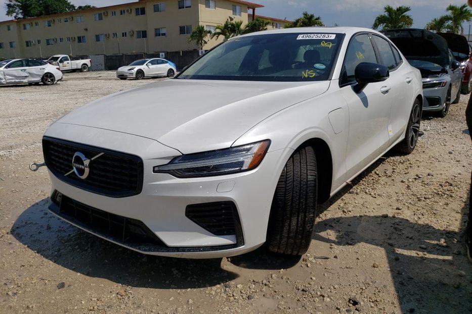 Продам Volvo S60 T8 RECHARGE R-DESIGN EXPRESSIO 2022 года в Киеве