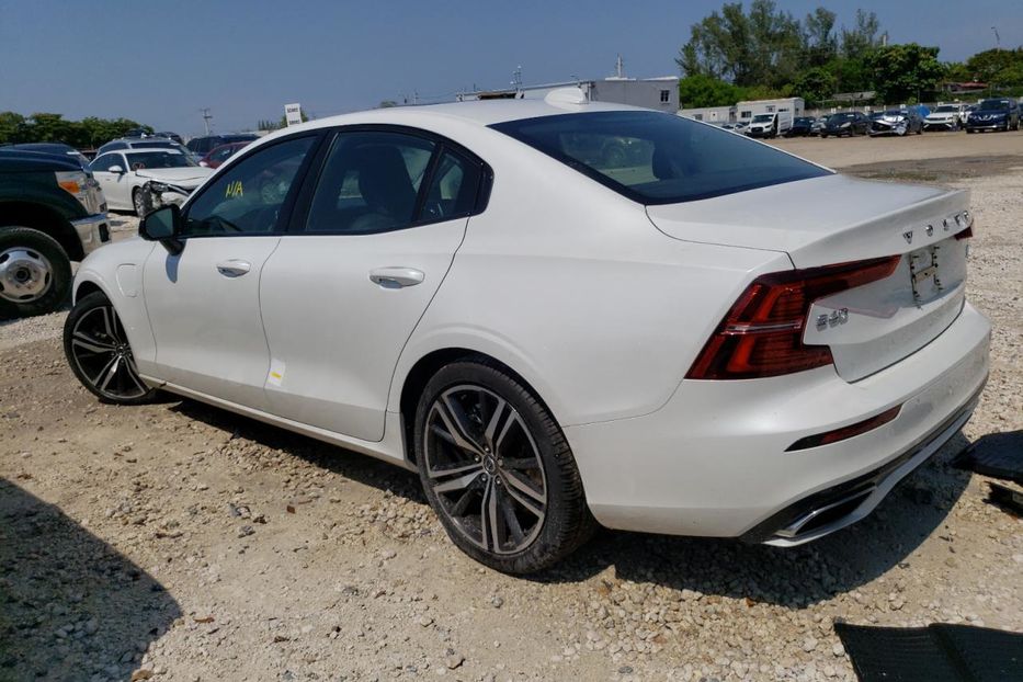 Продам Volvo S60 T8 RECHARGE R-DESIGN EXPRESSIO 2022 года в Киеве